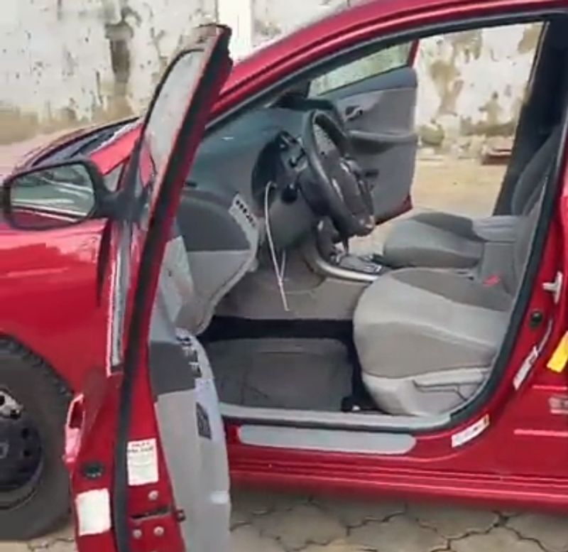 Thumbnail 3 of 2010 Toyota Corolla Le